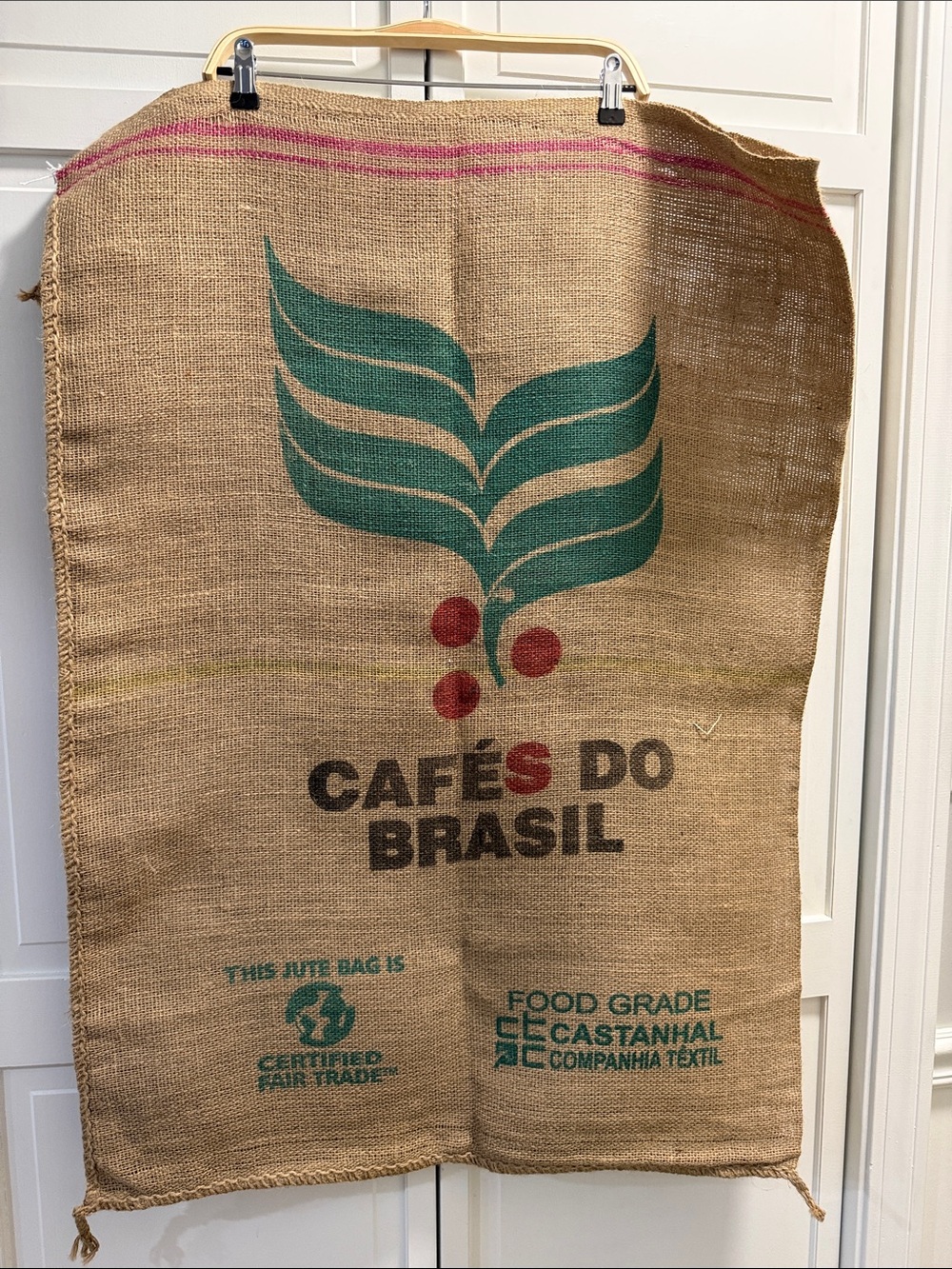 CAFÉS DO BRASIL Jute Coffee Sack with Green & Red Graphic